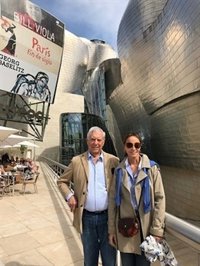 Mario Vargas Llosa e Isabel Presley visitan el Museo Guggenheim Bilbao
