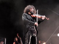 Ara Malikian toca piezas de Paco de Lucía, Led Zeppelin y Bowie en Zafra