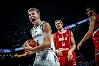 Eslovenia gana su primer Eurobasket frente a Serbia con exhibición de Dragic