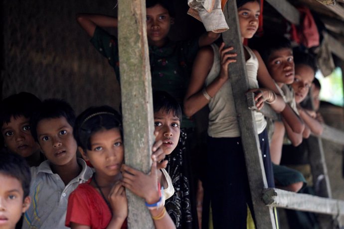Niños rohingya en Rajine (Birmania)