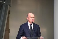 Guindos cree que Cataluña no afectará a la calificación de España porque su independencia es "inviable"