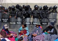 La Policía de Bolivia detiene a 47 manifestantes de Achacachi en un operativo para despejar la ocupación de la carretera