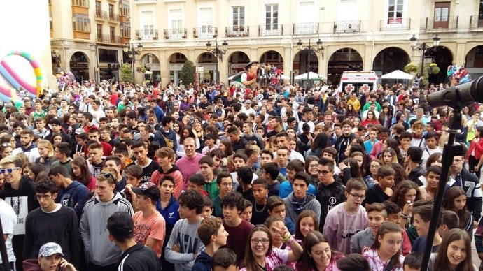 Público asistente a la Batalla de Maestros Regional