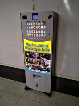 Máquinas solidarias de Mensajeros de la Paz en Metro de Madrid