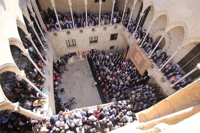 Acte amb més de 700 alcaldes en el Palau de la Generalitat