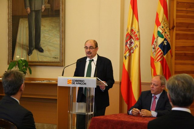 Lambán en el acto de firma de la Comarca Central de Zaragoza.