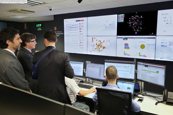 Jordi Puigneró (secr.Telecomunicacions), president  Carles Puigdemont 