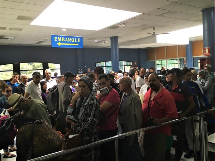 Pasajeros en el Puerto de Almería