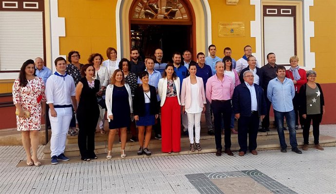 La alcaldesa de Ejea, junto a los concejales y vecinos del municipio