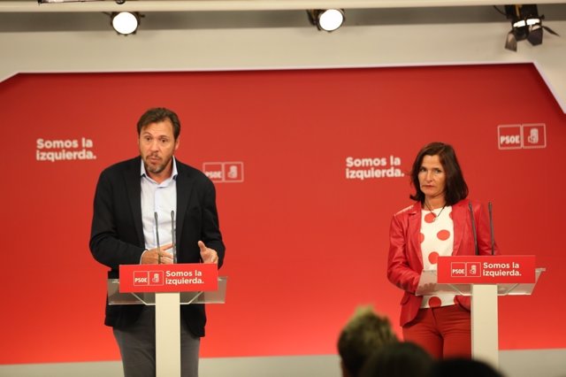 Rueda de prensa de Óscar Puente y Luz Martínez Seijo en la sede del PSOE