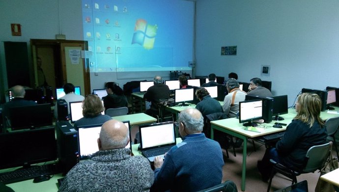 Equipos informáticos para centros de Educación Permanente. 