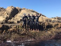 Cuatro nadadores de Sevilla logran cruzar el Estrecho para ayudar a niños de la India rural