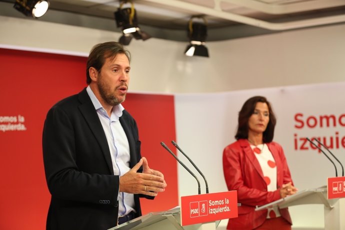 Rueda de prensa de Óscar Puente y Luz Martínez Seijo en la sede del PSOE