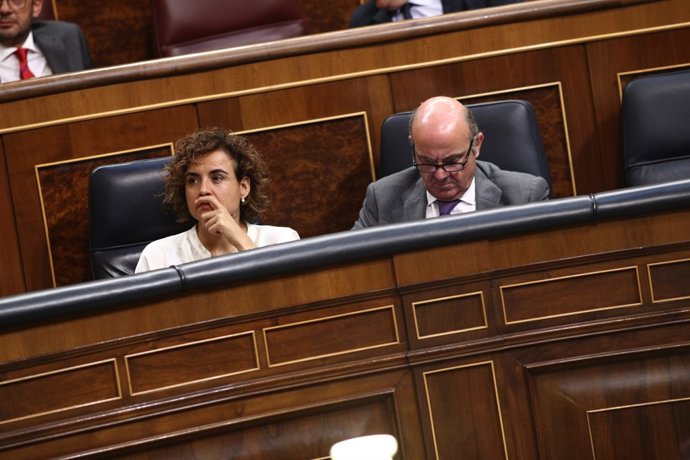 Dolors Montserrat i Luis De Guindos 