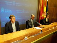 Ayerdi muestra su "enfado mayúsculo" con Fomento, al que acusa de dar argumentos "falsos" sobre el TAV