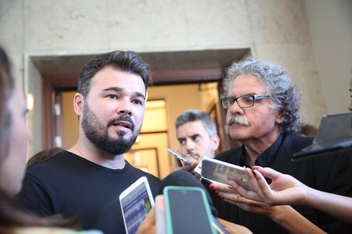 Gabriel Rufián y Joan Tardá en los pasillos del Congreso