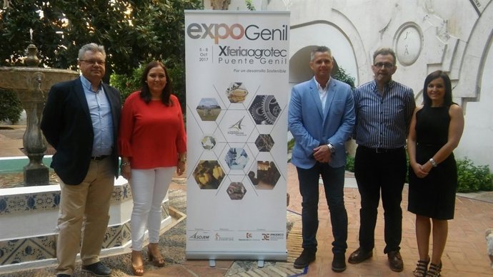 Carrillo (izda.) durante la presentación de Expogenil