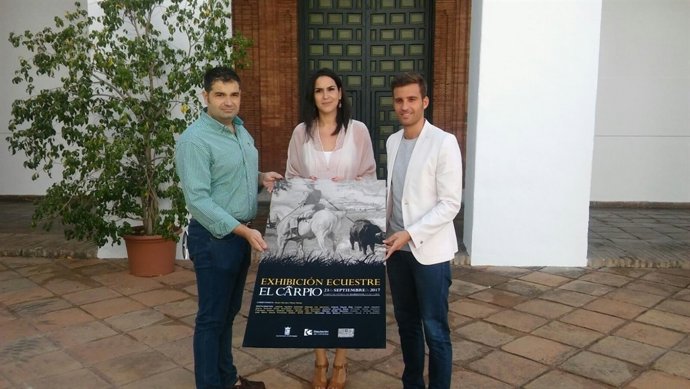 Torralbo (dcha.) presenta la I Exhibición Ecuestre de El Carpio