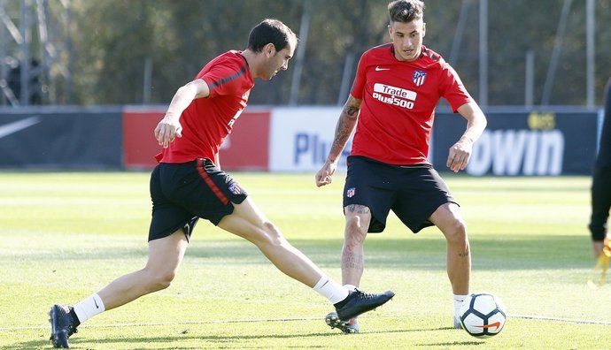 Godín y Giménez entrenan con el Atlético de Madrid