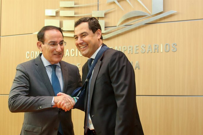 Juanma Moreno y  Javier González de Lara, hoy ante los medios