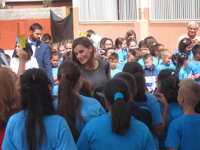 La Reina abre el curso con una visita al CEIP San Matías (Tenerife), modelo de integración con la comunidad