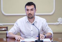 El Ayuntamiento de Cádiz acata la sentencia sobre el izado de la bandera republicana pero no la comparte