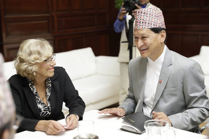 Carmena con Katmandú