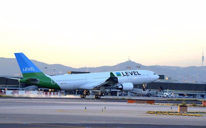 Avión de LEVEL en Barcelona-El Prat