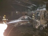 Un incendio calcina una fábrica de caucho en Crevillent
