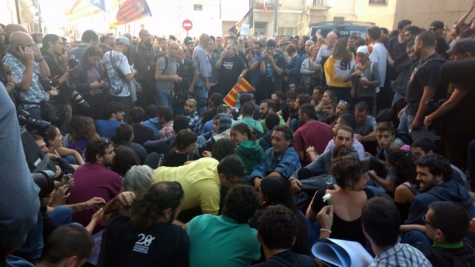 Concentració contra el registre d Unipost a Terrassa (Barcelona)