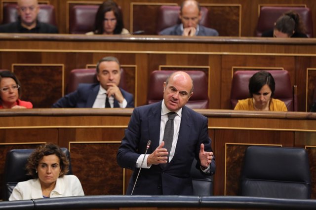 Luis de Guindos en la sesión de control al Gobierno en el Congreso