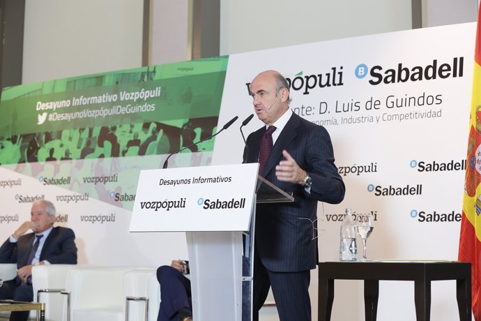 Ministro de Economía, Luis de Guindos, en un desayuno informativo de Voz Pópuli