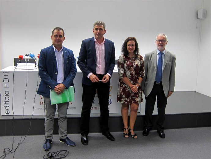 Organizadores y participantes en el evento de la SEOC