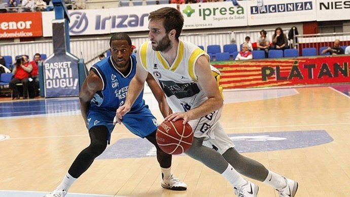 Iván Martínez se queda en el Baskonia