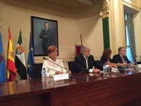 La Diputación de Badajoz edita un libro que homenajea la entrega de las familias a sus hijos con discapacidad