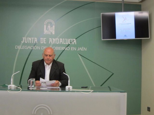 Juan Balbín durante la rueda de prensa                   