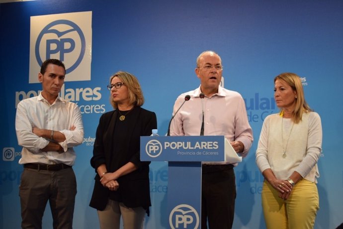 Monago comparece en la sede del PP de Cáceres