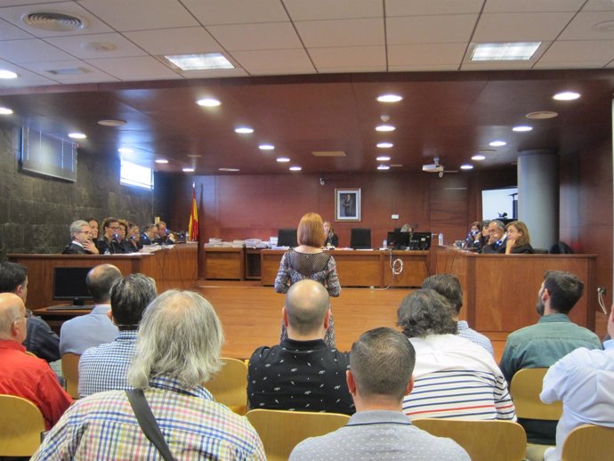 La exalcaldesa Carmen Heras declara en el juicio del ruido en Cáceres        