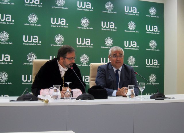 Juan Gómez y Antonio Ramírez de Arellano en la rueda de prensa.