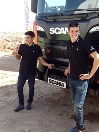 Marc y Álex Márquez, a Aragón picando piedra en una cantera con Scania
