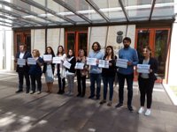 Diputados de En Marea y BNG se concentran ante el Parlamento gallego contra la "represión" en Cataluña