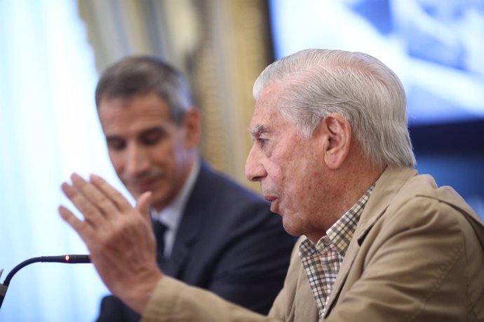 Mario Vargas Llosa y Rubén Gallo presentan su novela Conversación en Princeton