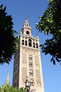 Patrimonio aprueba las obras de consolidación de la cara sur de la Giralda de Sevilla