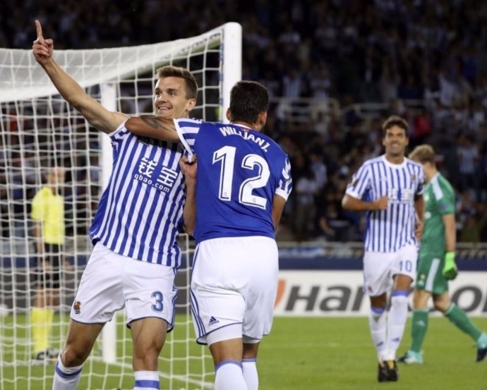 Diego Llorente, de la Real Sociedad, celebra un gol en Liga Europa