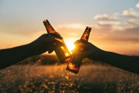 Unos 4.000 jóvenes promueven el consumo moderado de cerveza en el certamen 'Un dedo de espuma, dos dedos de frente'