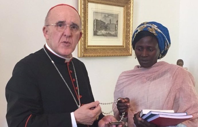 El cardenal arzobispo de Madrid recibe a una joven secuestrada por Boko Haram