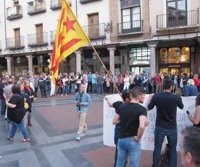 Concejales de Valladolid y procuradores, en una concentración a favor del derecho a decidir