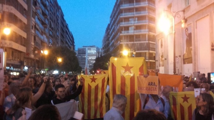 Mnaifestación en València en repulsa a las detenciones en Cataluña por el 1-O