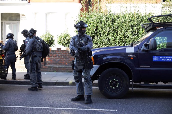 Policía fuera de la estación de Metro de Parsons Green en Londres