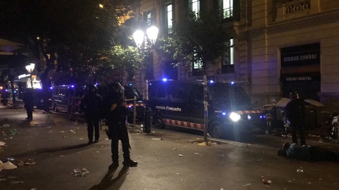 Mossos d'Esquadra a la seu de la Conselleria d'Economia el matí d'aquest dijous